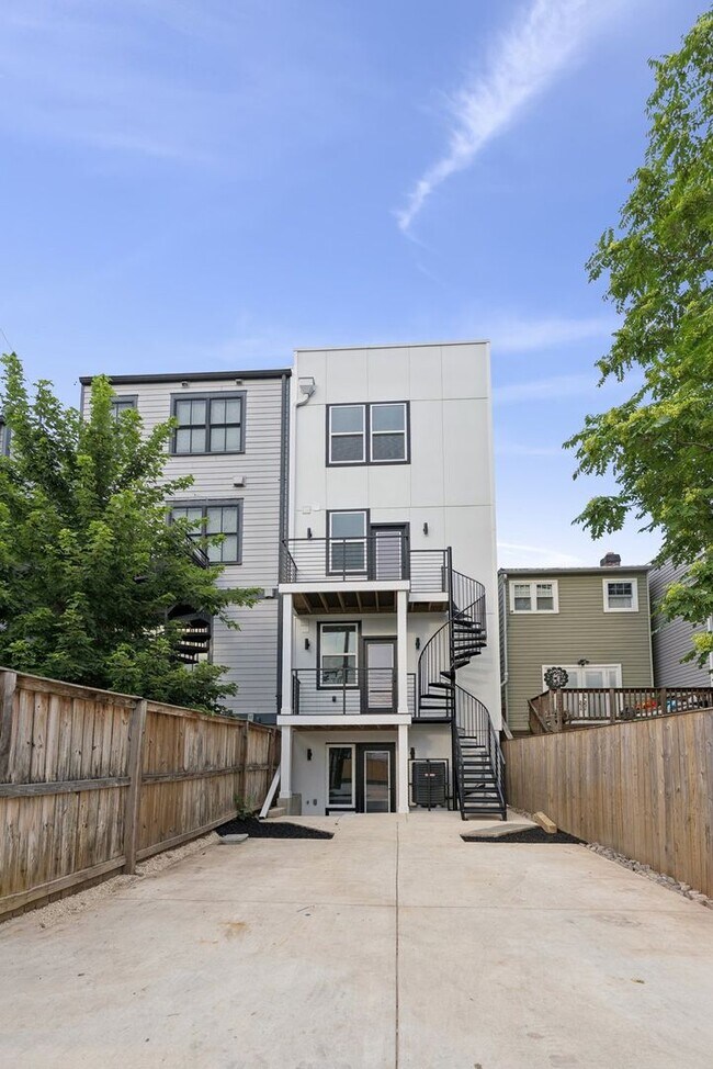 Photo - 2608 4th St NE Unit 1