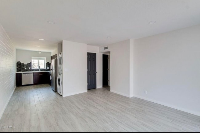 Photo - 813 E Marlette Ave