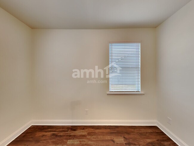 Photo - 290 Willow Ln