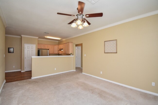 Building Photo - 137 Sherwood Dr Unit Apt D