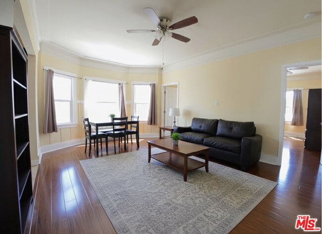 Photo - 2928 Walton Ave Unidad 2930