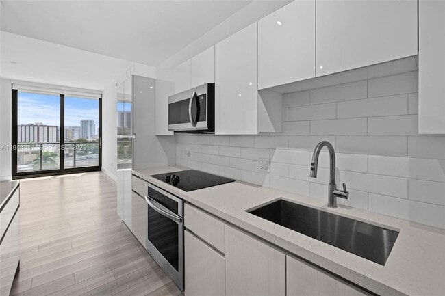 Photo - 101 Diplomat Pkwy Unit 0804