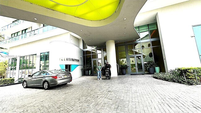 Photo - 501 NE 31st St Unidad 1401