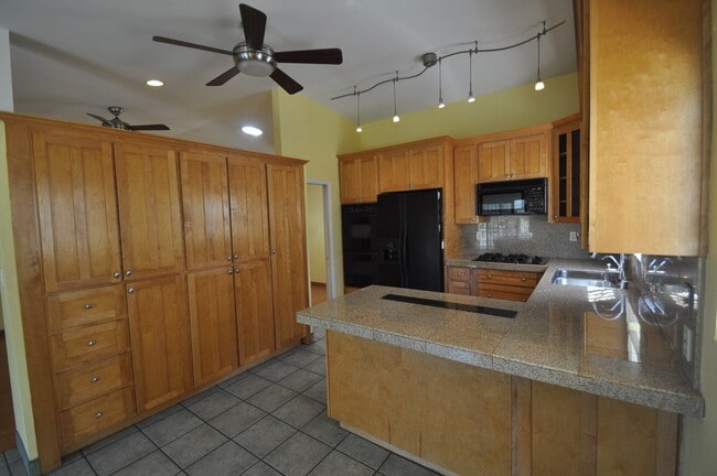 Photo - 4BR/2BA house with View, private yard!