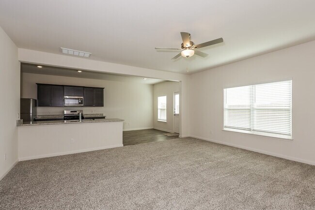 Photo - 1328 Redpine Dr