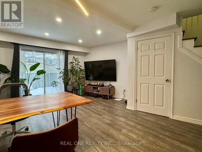 Photo - 400 Mississauga Vly Blvd