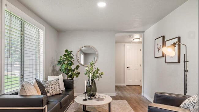 Photo - 316 E 46th Pl