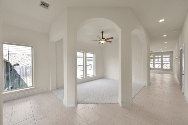 Photo - 122 Kinnerly Peak Pl
