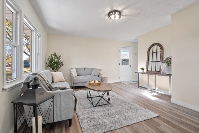 Photo - 25 W Ofallon Dr