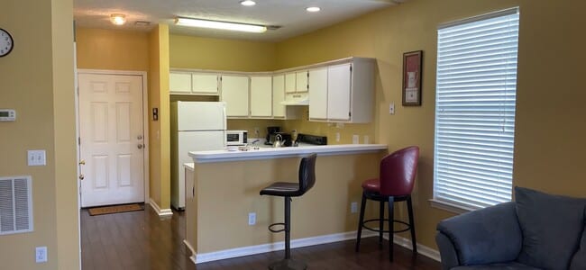Photo - Special! First month free! Updated 2 bedroom/2 bath condo in River Oaks