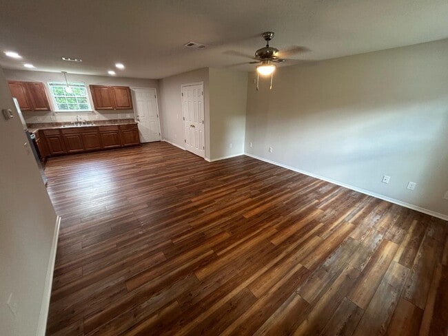 Building Photo - 214 Emerald Ave Rental