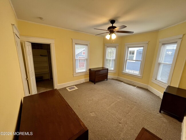 24 Waverly Pl