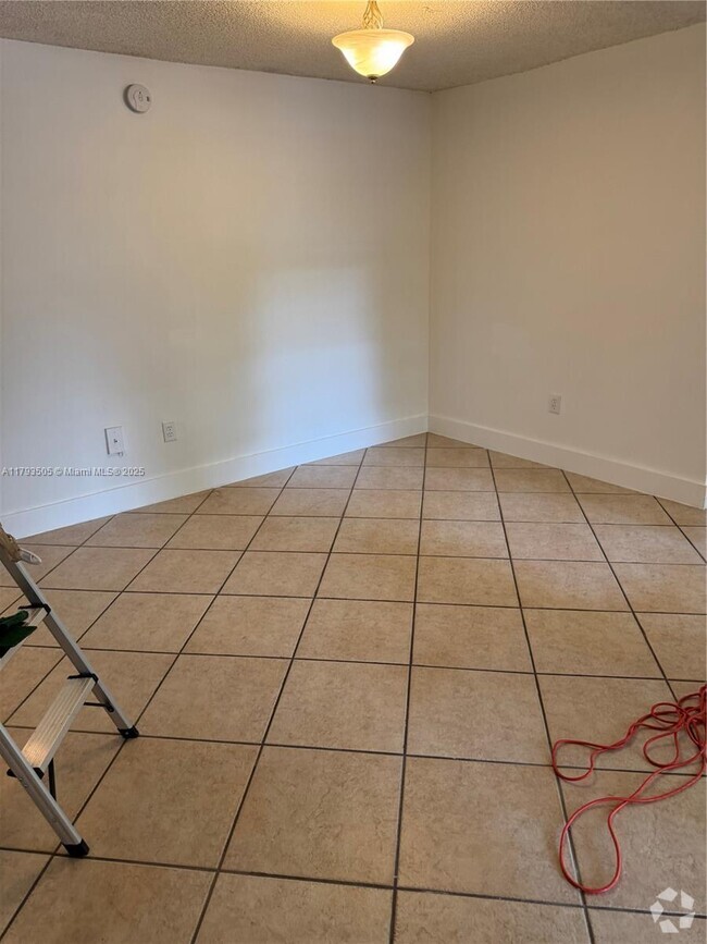 Building Photo - 9040 SW 125th Ave Unit D210 Rental
