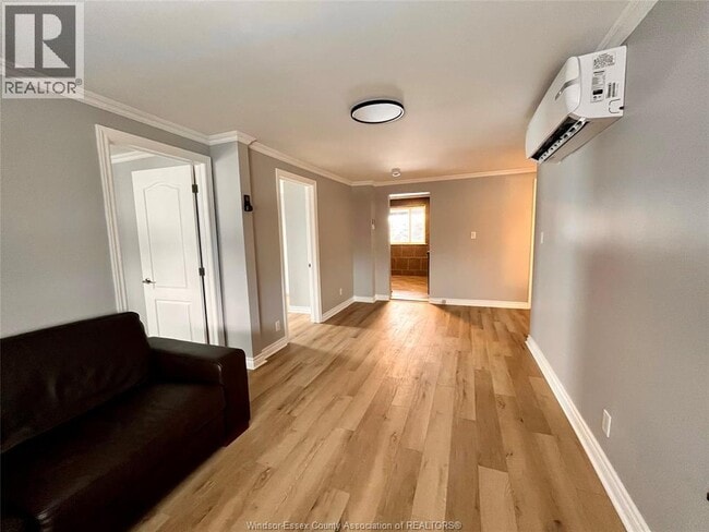 Photo - 1056 Erie St E