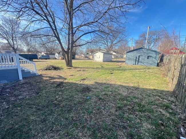 Photo - 209 W College St