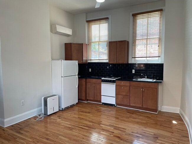 Photo - 1601 Shakespeare St Unit 1601 Shakespeare St. #1R