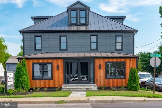 Building Photo - 1000 West St Unit 200