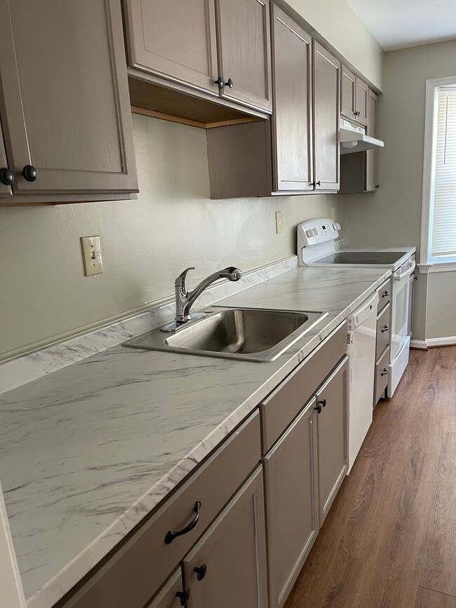 Photo - A three bedroom plus den, three and one half bath townhouse conveniently located in Rockville Mar...