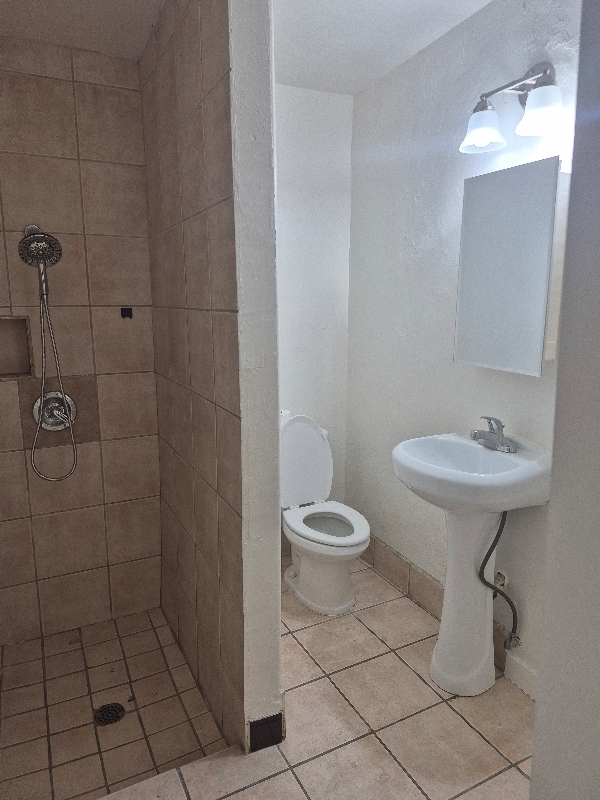Photo - 613 W 41st St Unidad APARTMENT B