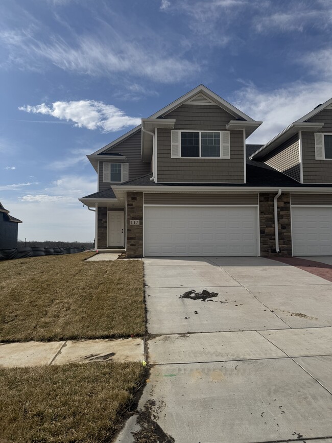 Building Photo - 117 W Olson Ave