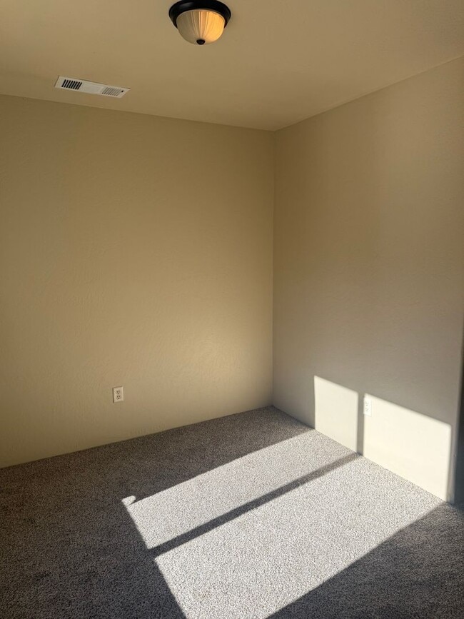 Photo - 2BED 2.5 BATH - TOWNHOME IN A QUIET NEIGHBORHOOD