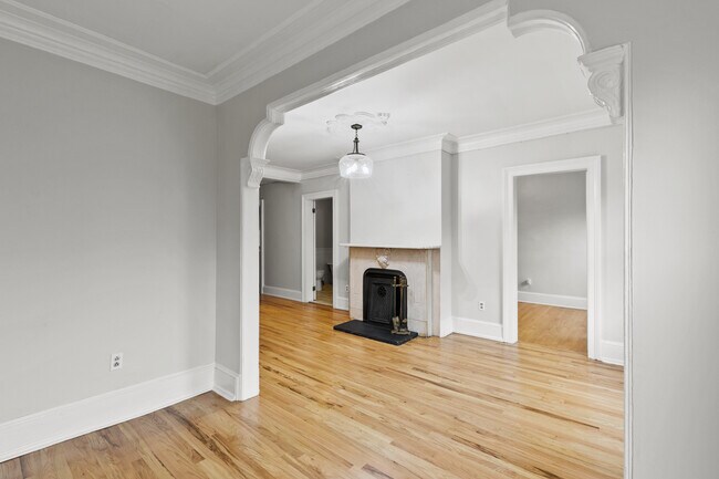 Living with Fireplace - 275 8th St Unidad 4