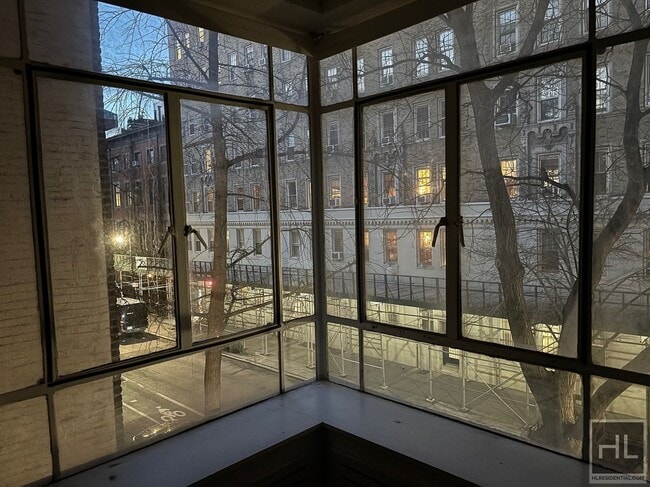 Photo - FIFTH AVENUE Unit 3E