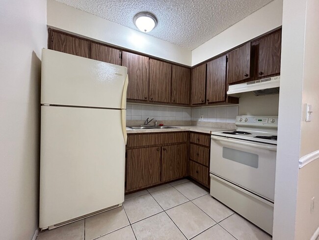Building Photo - 4265 Desoto Ave Unit -B Rental