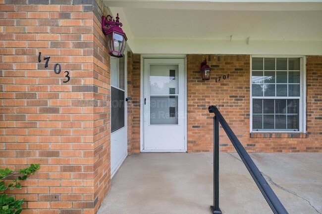 Photo - 1703 W Elm St