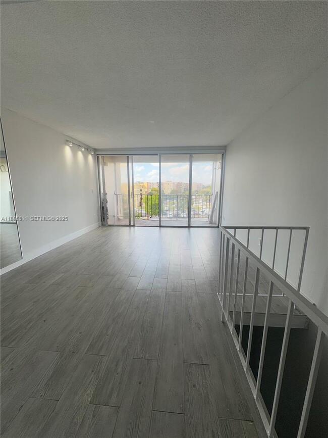 Building Photo - 9220 Fontainebleau Blvd Unit 507