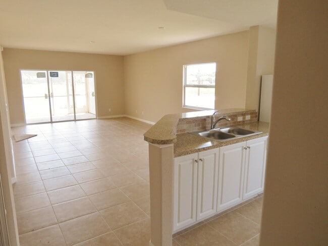 Building Photo - 27460 Palmesta Cir Unit #25