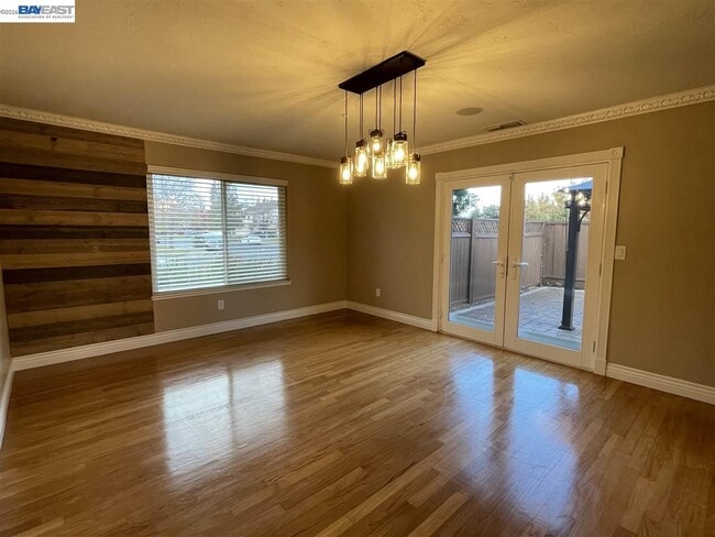 Photo - 1393 Arrowhead Ave