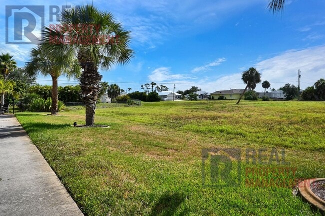 Photo - 230 Rotonda Blvd W Unit A