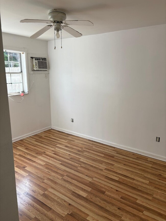 Large Bedroom - 524 South B Street Unit Rear Lower Apt.