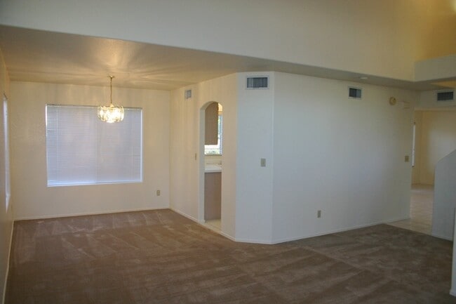 3673 W Pony Trail