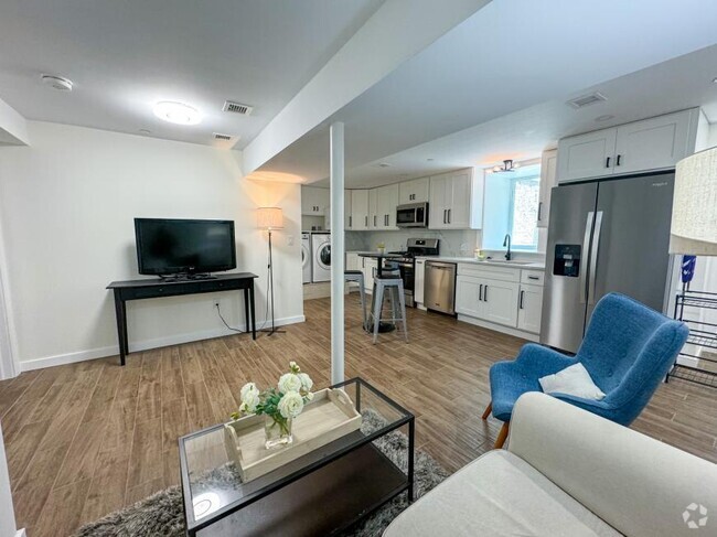 Building Photo - 3 bedroom in Brighton MA 02135 Unit A Rental