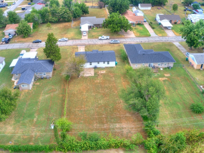 Photo - 8308 NE 33rd St