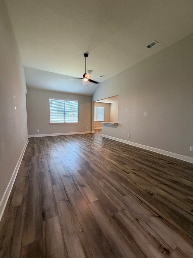 Photo - 925 Emerson Dr