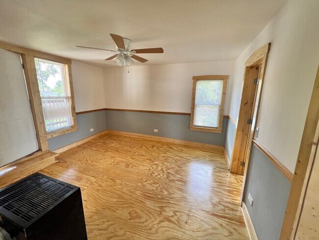 Photo - 6211 S Loomis Blvd