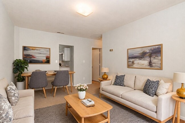 Photo - 1443 W 40th St Unidad 1443 W 40th Street #B