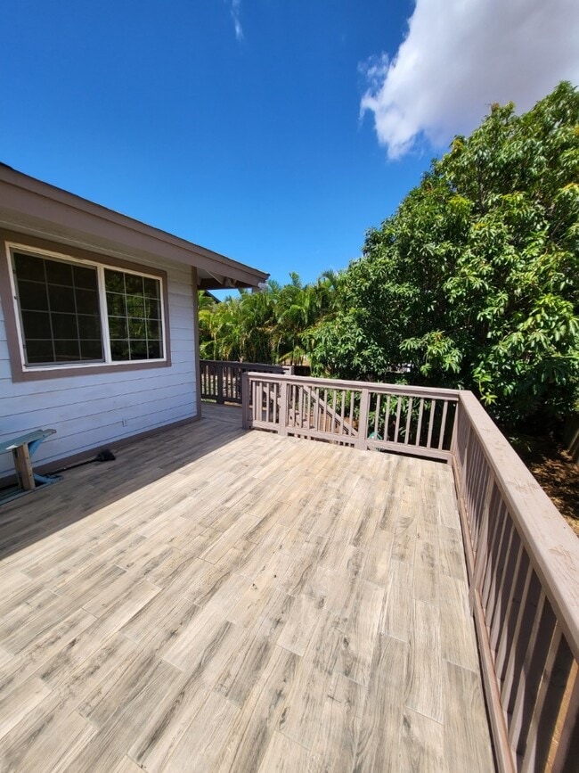 Building Photo - 233 Hale Kai St Rental
