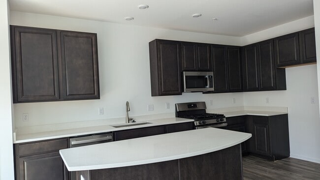 Photo - 1085 Atterberg Rd