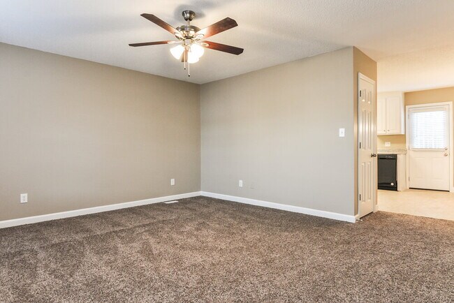 Photo - 101 Mayfair Ct