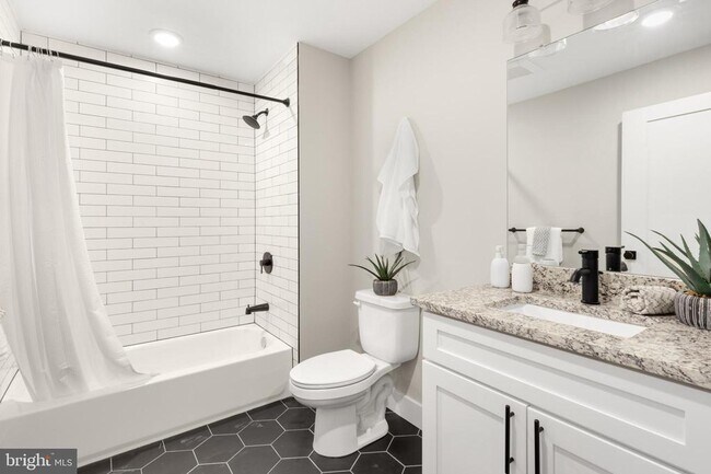 Photo - 1924 N Front St Unit 207