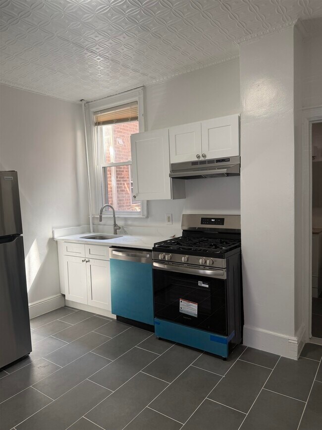Photo - 34 W 13th St
