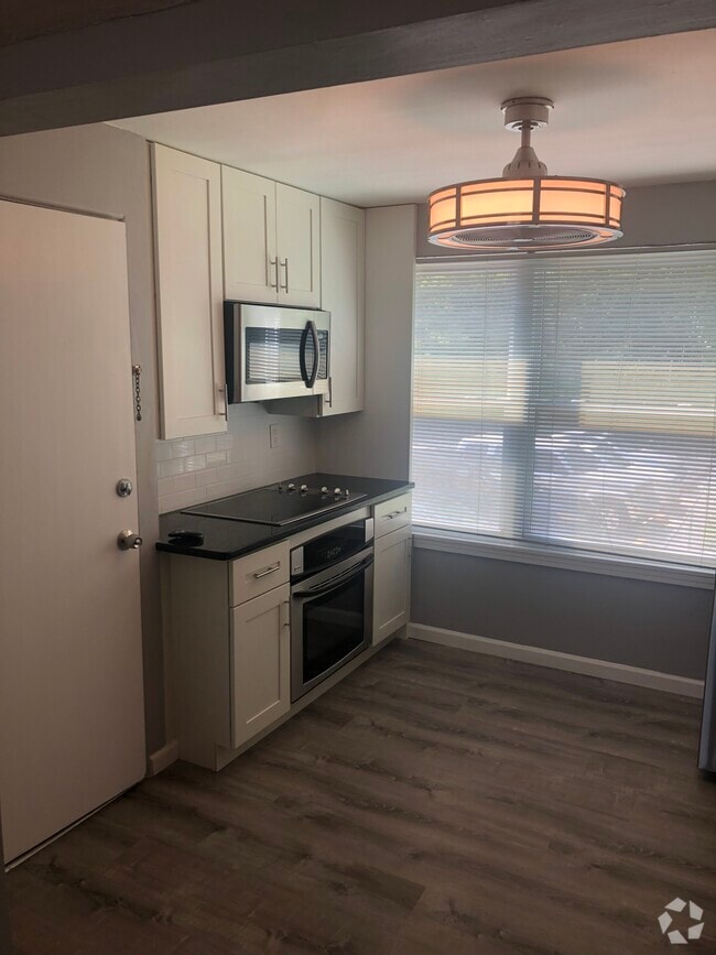 Building Photo - 10136 Manchester Rd Unit B Rental