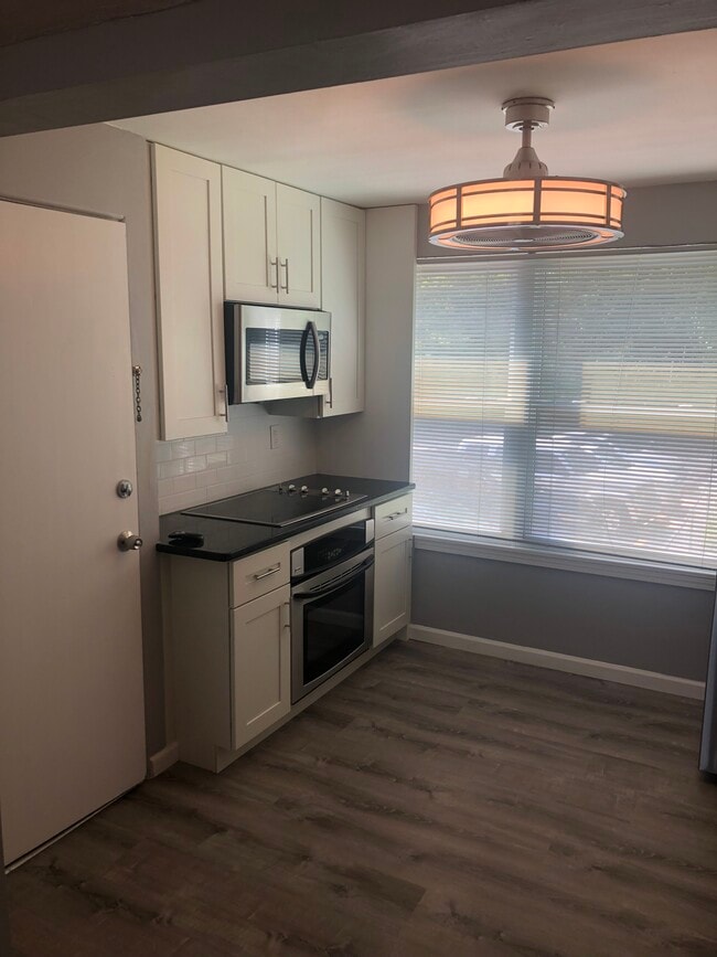 Building Photo - 10136 Manchester Rd Unit B Rental