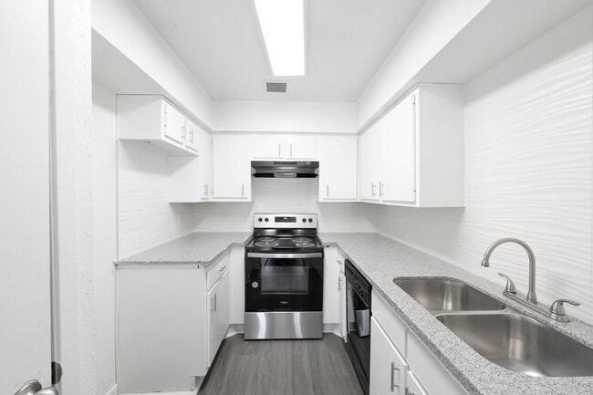 Building Photo - La Cordoba Apartments
