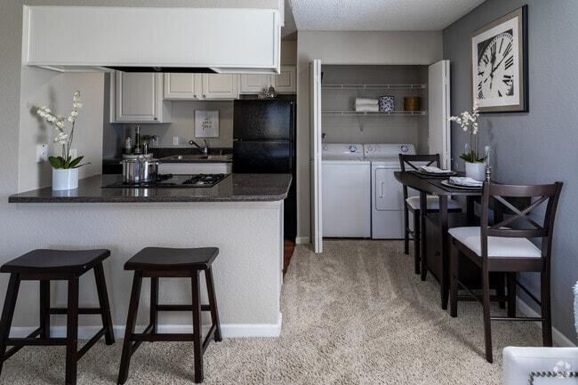 1BR, 1BA - 554 SF