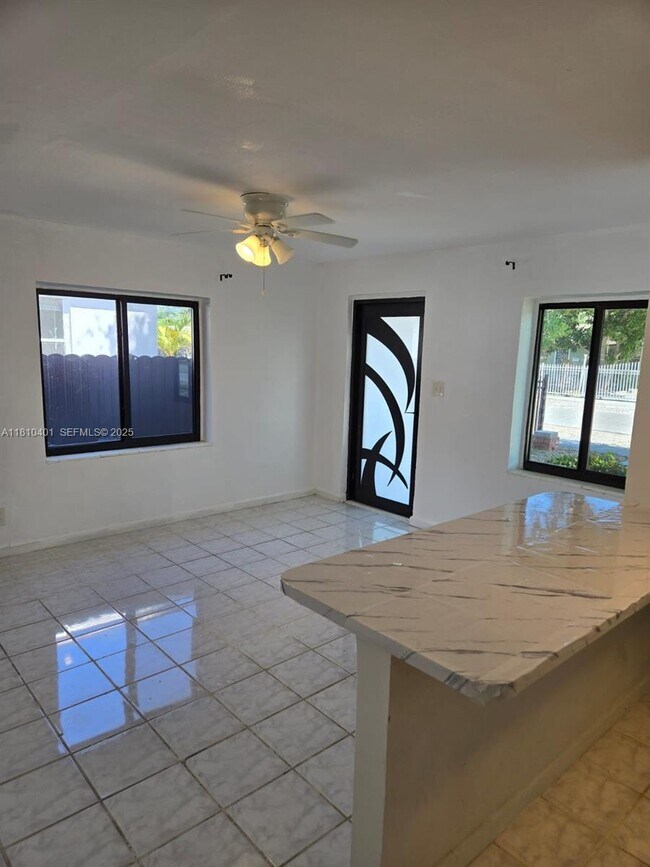 Photo - 1305 NE 146th St Unidad 0